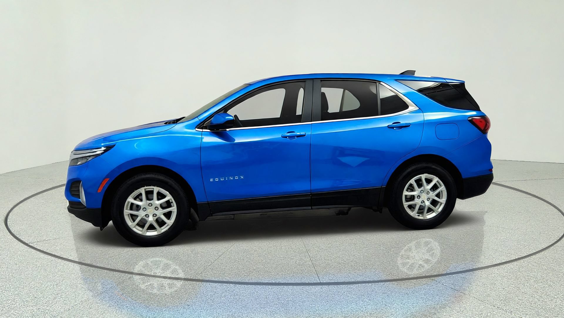Certified 2024 Chevrolet Equinox LT w/ LPO, Floor Liner Package FWD image 2