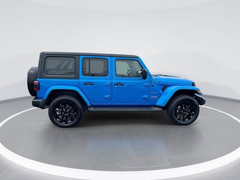 Used 2022 Jeep Wrangler Unlimited Sahara w/ Cold Weather Group AWD/4WD image 9