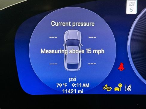 Certified 2024 Porsche Macan 4 Electric AWD/4WD image 11