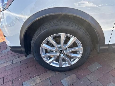 Used 2021 Nissan Rogue Sport S image 10