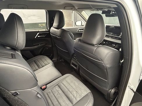 New 2026 Mitsubishi Outlander SE image 44