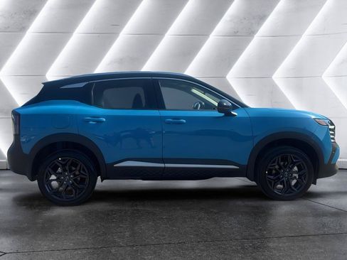 New 2026 Nissan Kicks SR FWD image 9