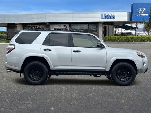 Used 2021 Toyota 4Runner Venture w/ Moonroof Package image 9