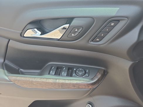 Used 2023 GMC Acadia Denali w/ Denali Ultimate Package FWD image 29