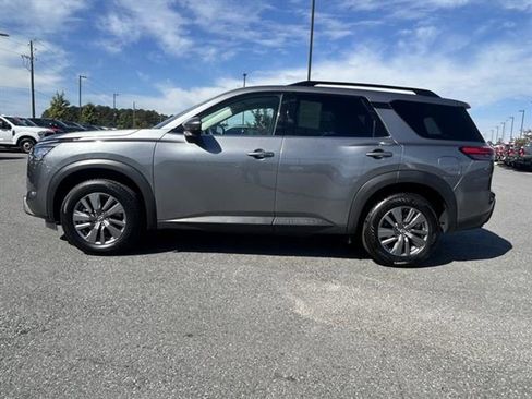 Used 2025 Nissan Pathfinder SV image 5