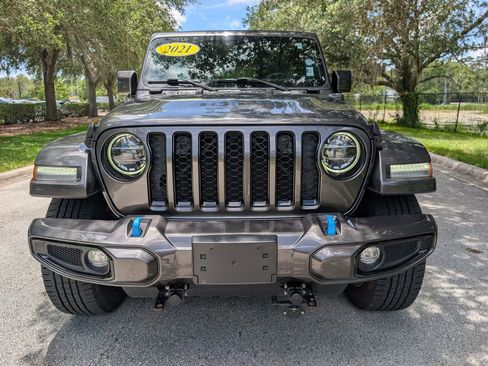 Used 2021 Jeep Wrangler Unlimited Sahara AWD/4WD image 2