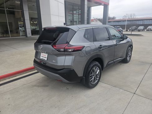 Used 2023 Nissan Rogue S image 4