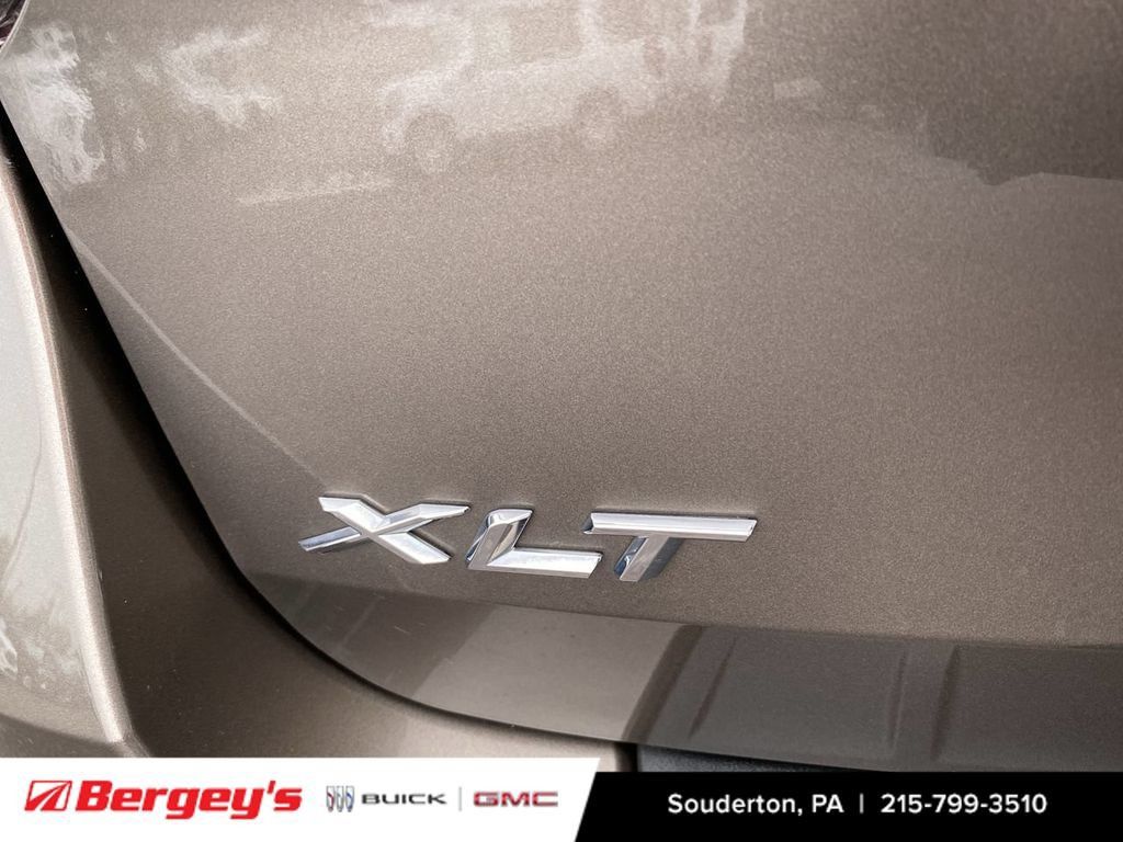 Used 2021 Ford Explorer XLT w/ Class III Trailer Tow Package AWD/4WD image 34