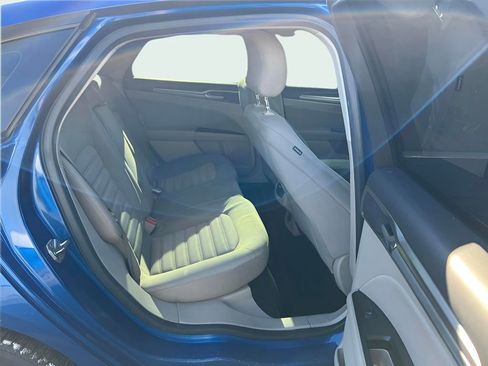 Used 2017 Ford Fusion SE FWD image 12
