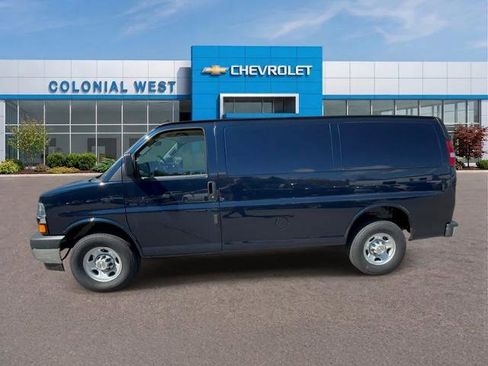 Used 2026 Chevrolet Express 2500 w/ Driver Convenience Package RWD image 2