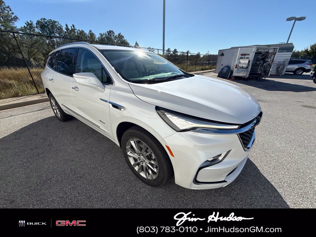 Used 2022 Buick Enclave Avenir w/ Avenir Technology Package FWD image 3