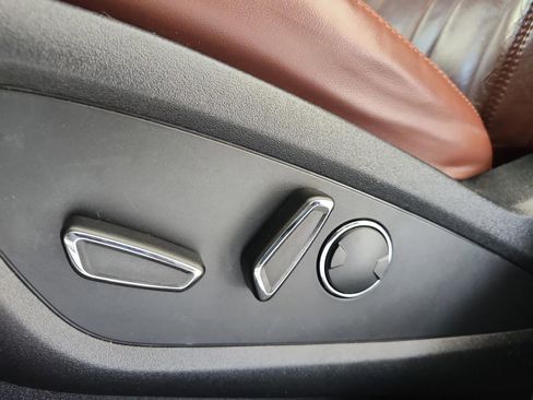 Used 2016 Lincoln MKX Reserve w/ Technology Package FWD image 13