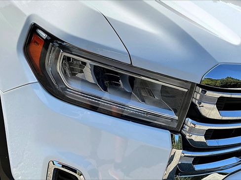 Certified 2023 GMC Acadia SLT image 27