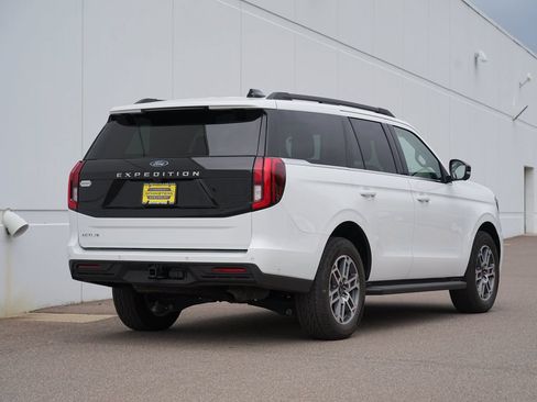 Used 2025 Ford Expedition Active AWD/4WD image 3
