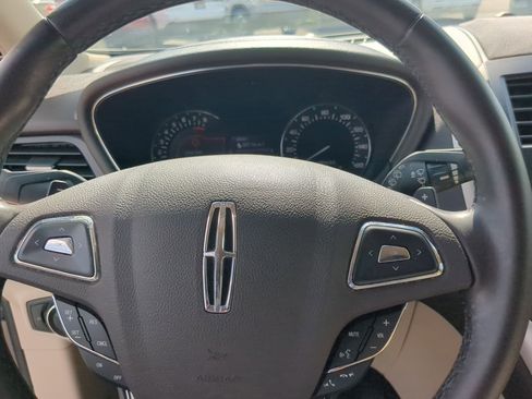 Used 2018 Lincoln MKC Select w/ Select Plus Package AWD/4WD image 12
