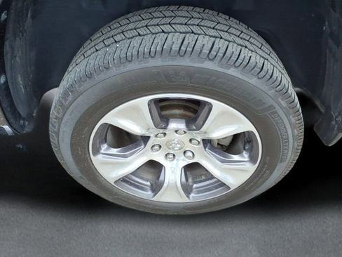 Used 2019 RAM 1500 Laramie AWD/4WD image 7