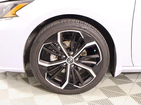 Used 2024 Nissan Altima 2.5 SR w/ SR Premium Package image 18