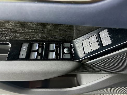 New 2026 Land Rover Range Rover Velar Dynamic SE image 19