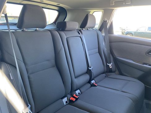 Used 2023 Nissan Rogue S image 16