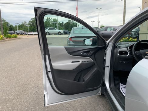 Used 2019 Chevrolet Equinox LS w/ LS Convenience Package AWD/4WD image 11