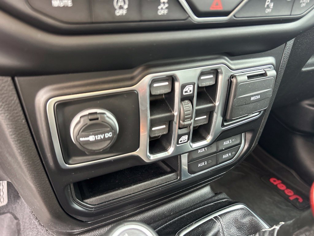 Used 2020 Jeep Wrangler Unlimited Sahara AWD/4WD image 13