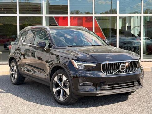 Used 2023 Volvo XC40 B5 Plus w/ Protection Package Premier AWD/4WD image 7