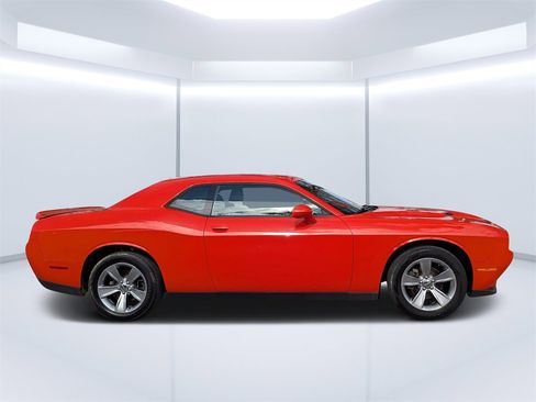 Used 2020 Dodge Challenger SXT image 2