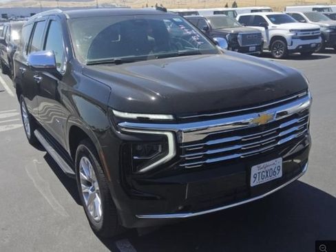 Used 2025 Chevrolet Tahoe Premier AWD/4WD image 3