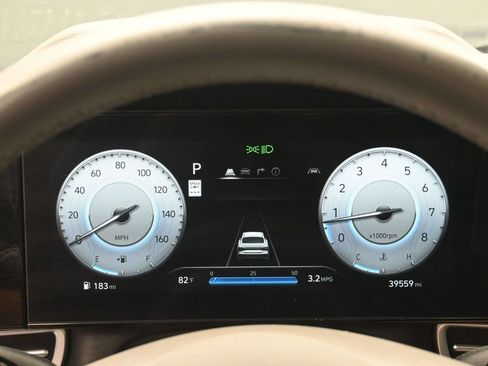 Used 2025 Hyundai Elantra SEL FWD image 11