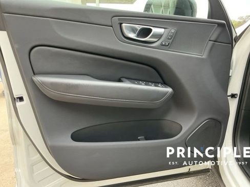 Certified 2025 Volvo XC60 B5 Core AWD/4WD image 24