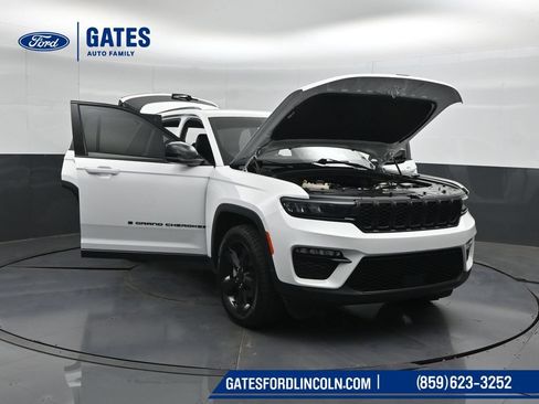 Used 2023 Jeep Grand Cherokee Limited w/ Black Appearance Package AWD/4WD image 58