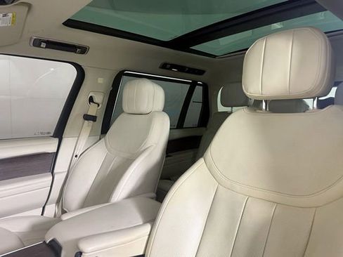 Used 2023 Land Rover Range Rover Long Wheelbase SE image 29
