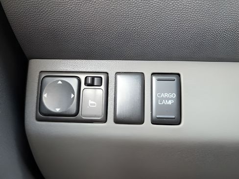 Used 2012 Nissan Frontier SV AWD/4WD image 16