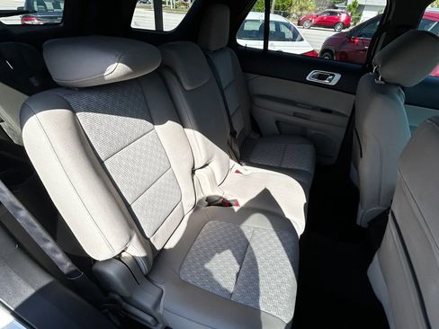 Used 2013 Ford Explorer XLT FWD image 25