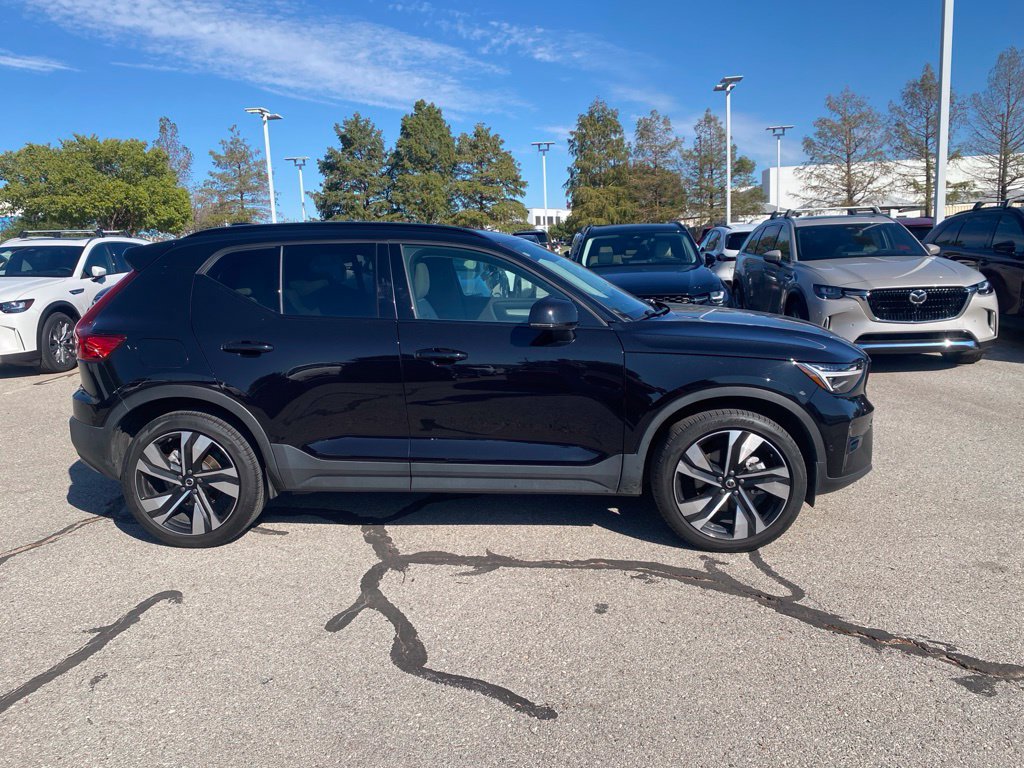 Used 2024 Volvo XC40 B5 Ultimate w/ Protection Package Premier AWD/4WD image 4
