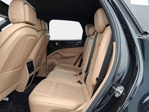Used 2019 Porsche Cayenne image 12