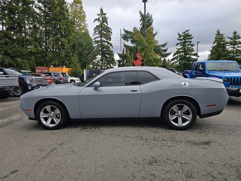 Used 2021 Dodge Challenger SXT image 4