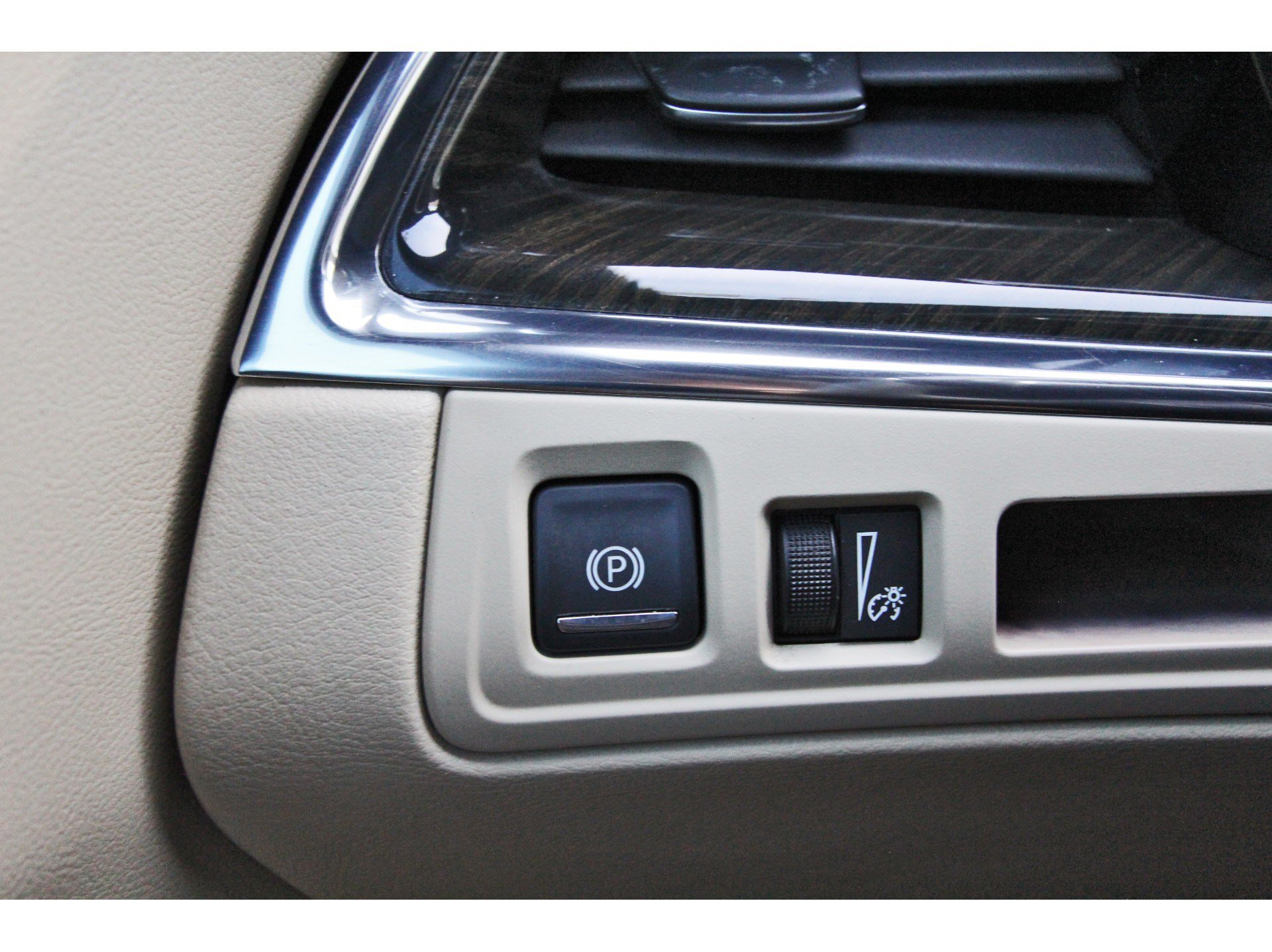 Used 2018 Cadillac XT5 FWD image 24