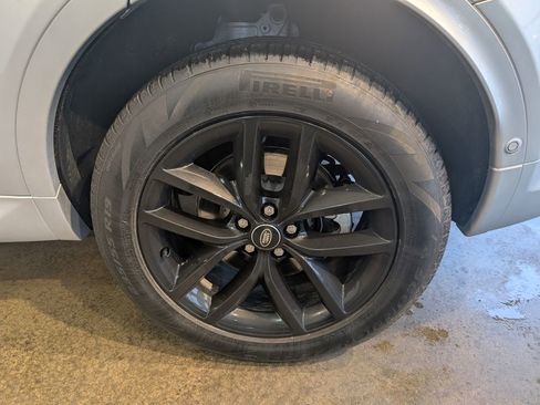 Used 2025 Land Rover Discovery Sport S image 9