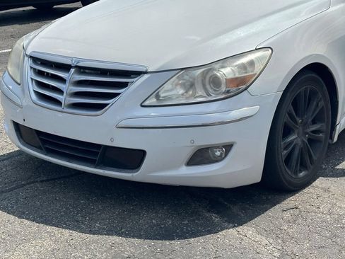 Used 2011 Hyundai Genesis 4.6 RWD image 8