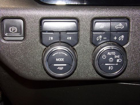 Used 2023 Chevrolet Silverado 1500 LTZ image 26