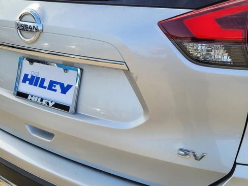 Used 2018 Nissan Rogue SV image 5