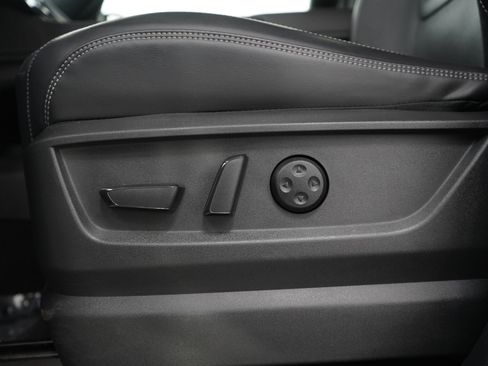 Used 2025 Nissan Armada PRO-4X w/ Pro-4X Premium Package AWD/4WD image 34