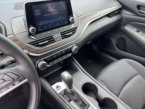 Used 2025 Nissan Altima 2.5 SV FWD image 17