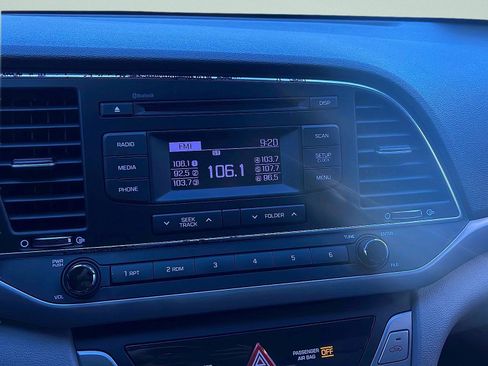 Used 2018 Hyundai Elantra SE FWD image 16