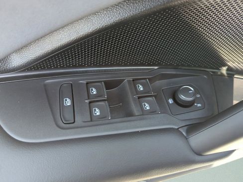 New 2026 Volkswagen Tiguan SE FWD image 27