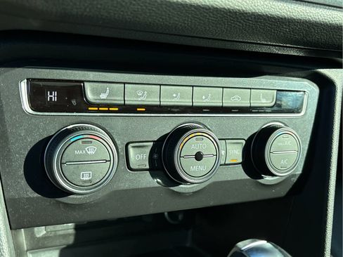 Used 2021 Volkswagen Tiguan SE R-Line image 17