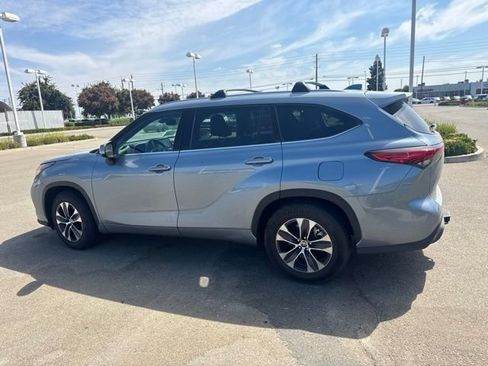 Used 2020 Toyota Highlander XLE FWD image 4