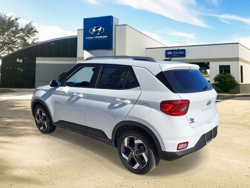 New 2025 Hyundai Venue SEL image 3