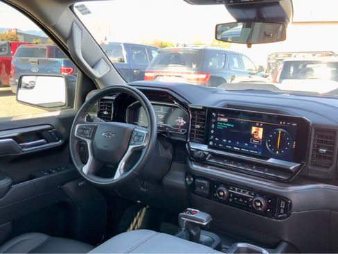 Used 2025 Chevrolet Silverado 1500 LT Trail Boss w/ Convenience Package II AWD/4WD image 34